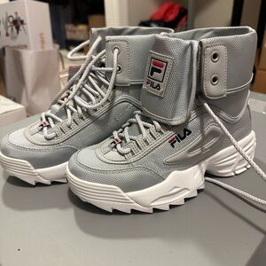 NEW Fila Disruptor Ballistic Silver and White Sneakers